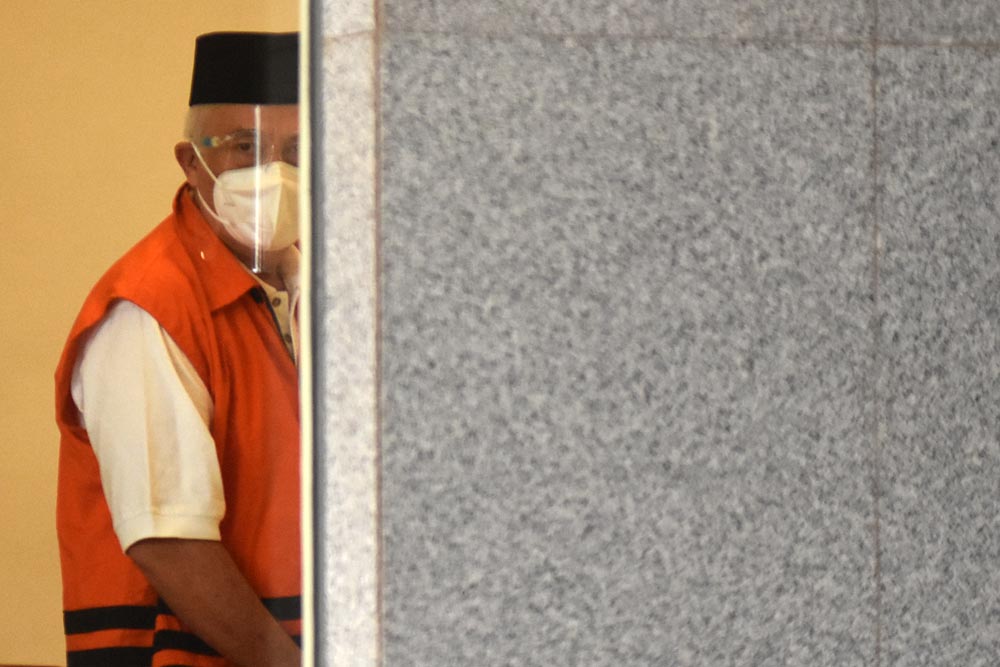 Pemeriksaan Perdana Bupati Banggai Laut Nonaktif