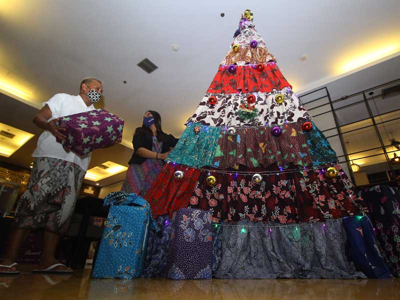 Pohon Natal Dari Kain Batik