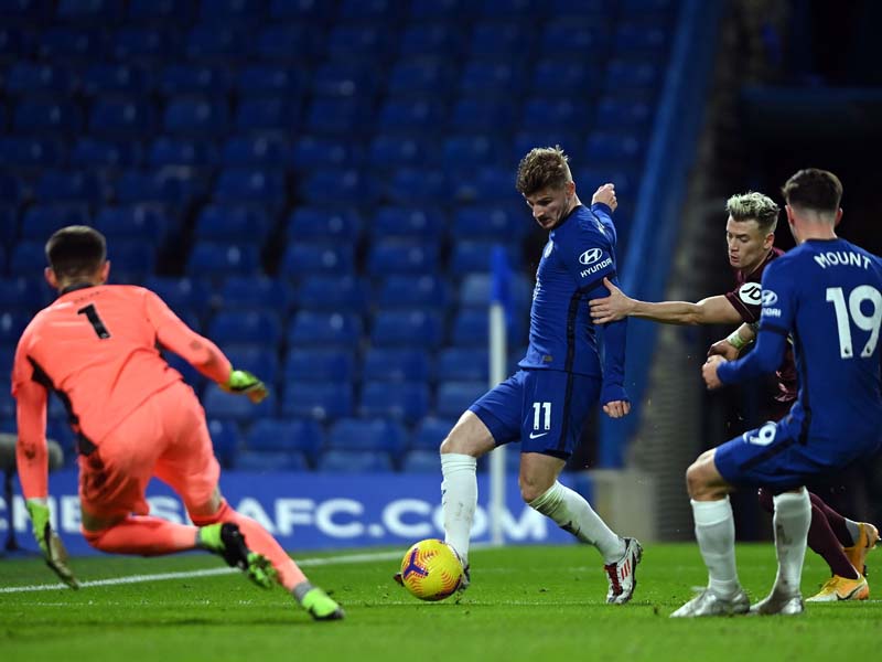 The Blues Tumbangkan Sevilla 4-0