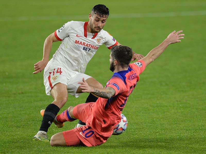 The Blues Tumbangkan Sevilla 4-0