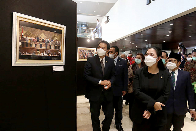 Pembukaan Pameran Foto Parlemen New Normal