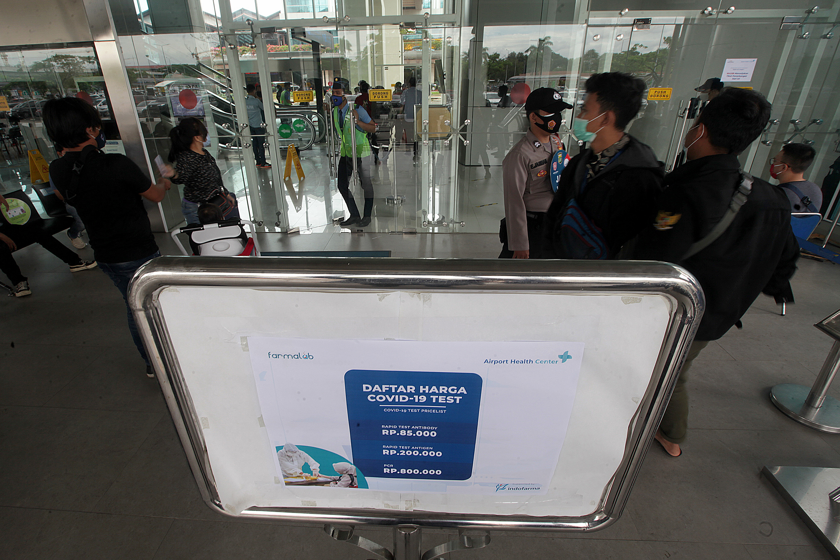 Antre Tes Antigen di Bandara Soekarno-Hatta