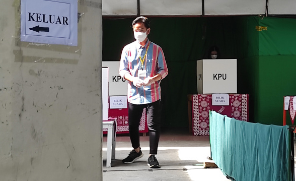 Gibran Nyoblos di TPS 22 Manahan