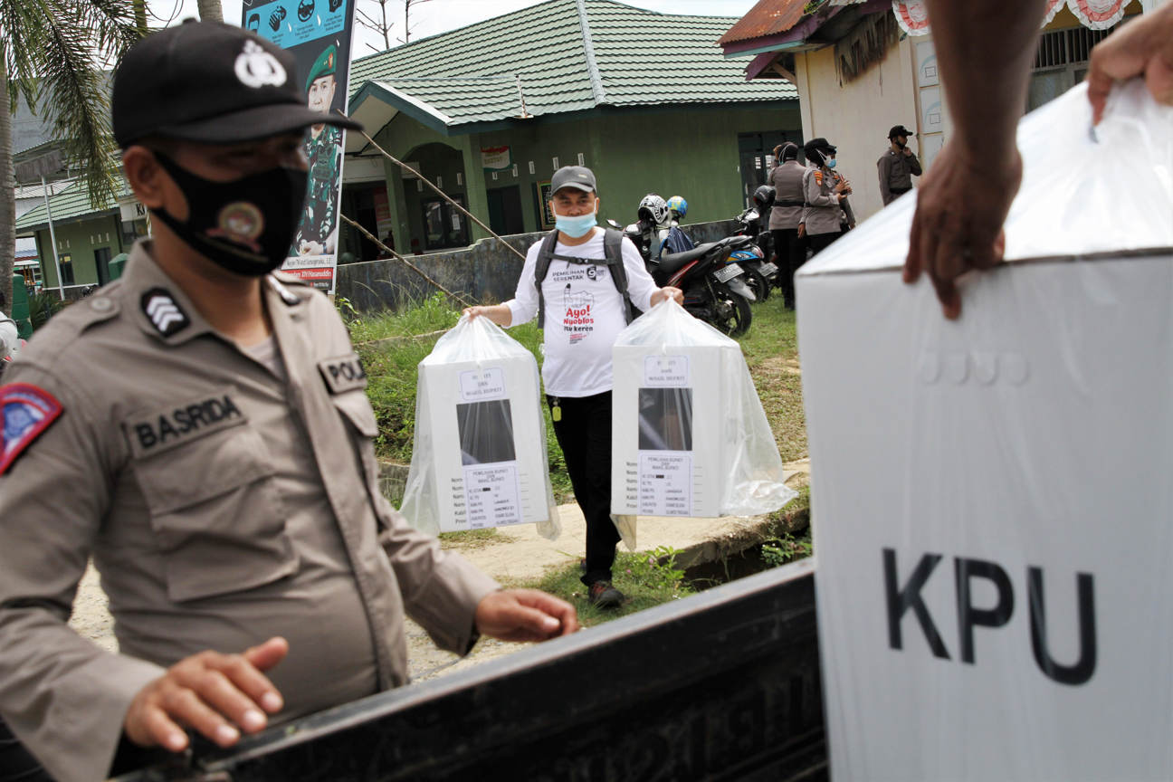 Distribusi Logistik Pilkada Konawe Selatan 