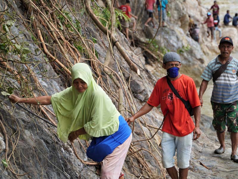 Banjir Bandang Empat Desa Dan Satu Kelurahan Terisolir