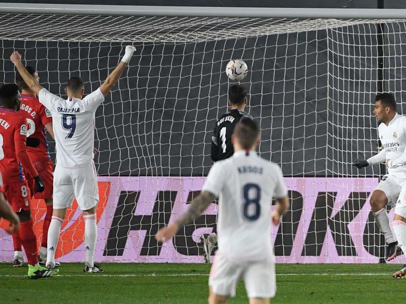 Casemiro dan Benzema Bawa Los Blancos Unggul