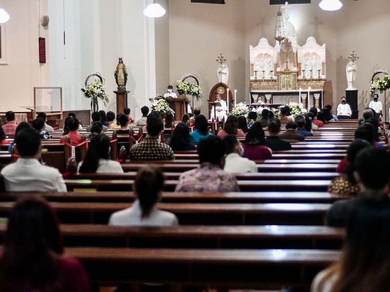 Misa Malam Natal Di Gereja Katedral Santo Petrus Bandung