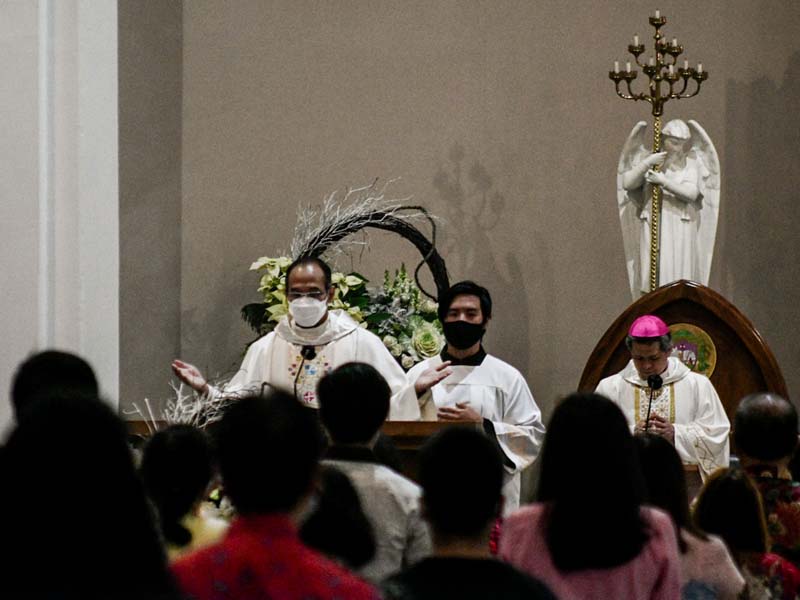 Misa Malam Natal Di Gereja Katedral Santo Petrus Bandung