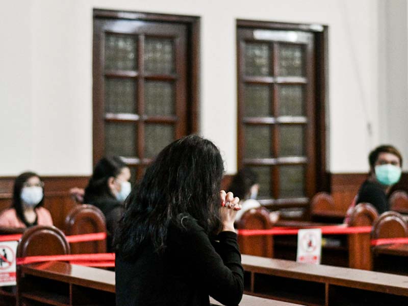 Misa Malam Natal Di Gereja Katedral Santo Petrus Bandung