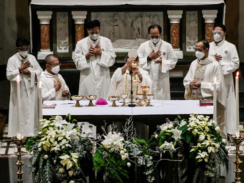 Misa Malam Natal Di Gereja Katedral Santo Petrus Bandung