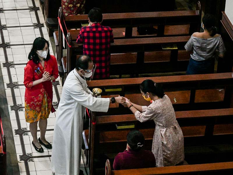 Misa Malam Natal Di Gereja Katedral Santo Petrus Bandung