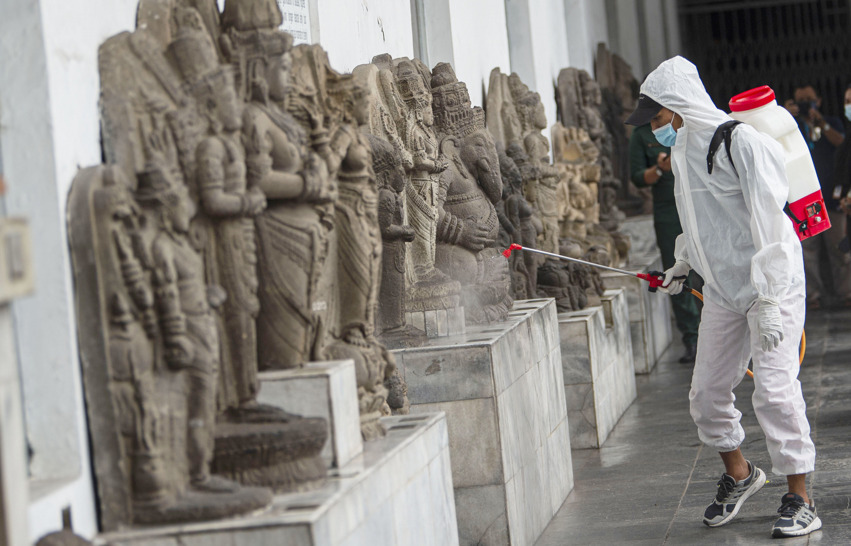 Penyemprotan Disinfektan di Museum Nasional 