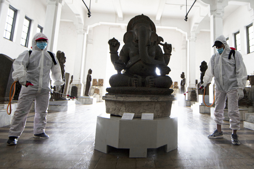 Penyemprotan Disinfektan di Museum Nasional 