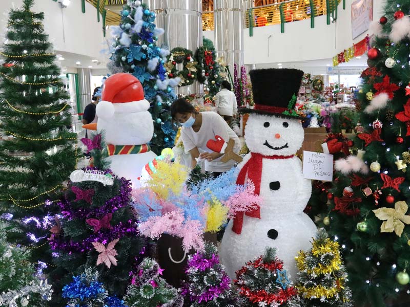 Hiasan Natal Diburu Warga