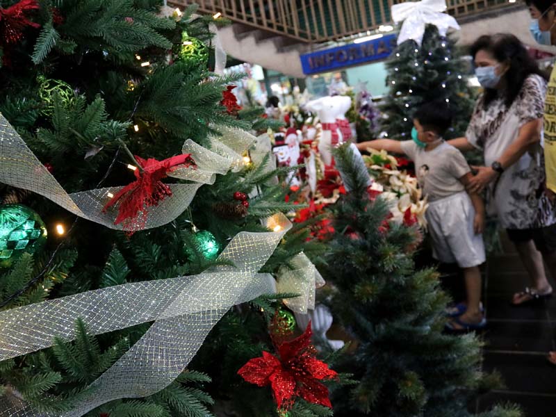 Hiasan Natal Diburu Warga