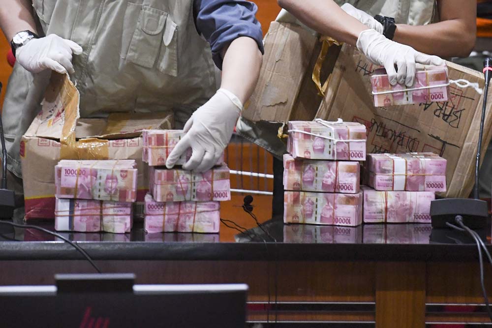 Operasi Tangkap Tangan (OTT) Bupati Banggai Laut Wenny Bukamo