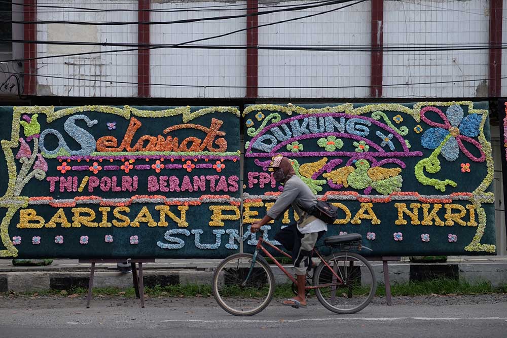 Karangan Bunga Dukung Pembubaran FPI