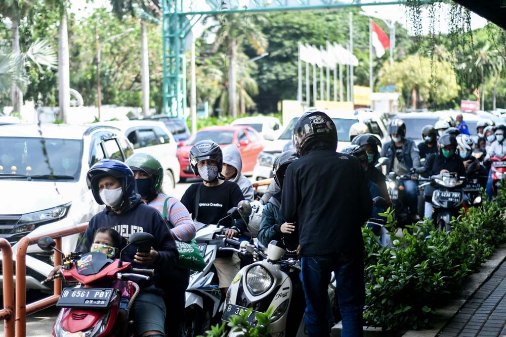 Penumpukan Pengunjung di Gerbang Ancol