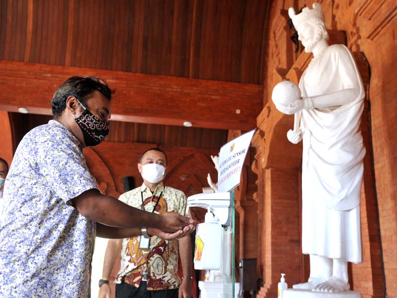 Penerapan Protokol Kesehatan Saat Ibadah Natal