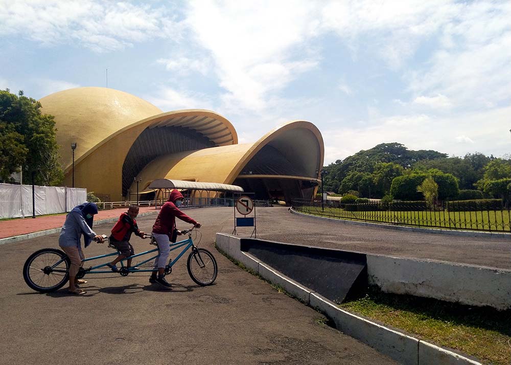 Liburan di Taman Mini Indonesia Indah 