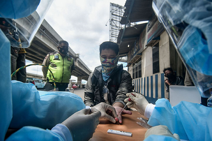 Razia Protokol Kesehatan di Perbatasan Jakarta-Bekasi