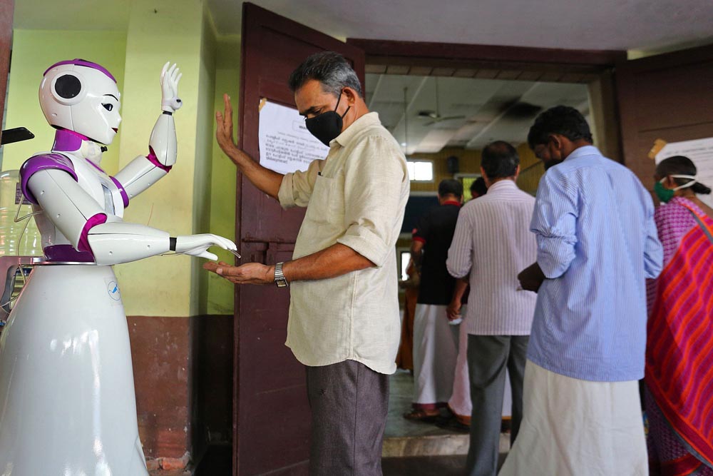 Robot Pencegah Penyebaran Virus Korona di India