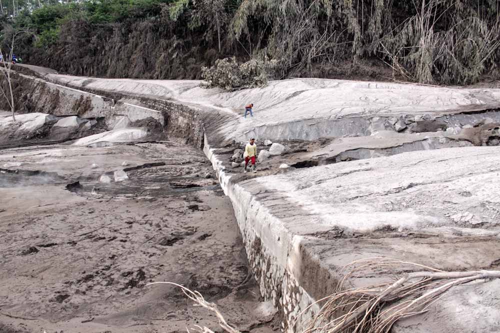 Jalur Lahar Panas Erupsi Gunung Semeru