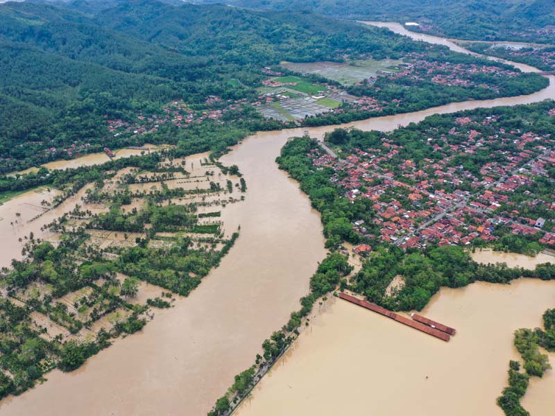 Sungai Serayu Meluap