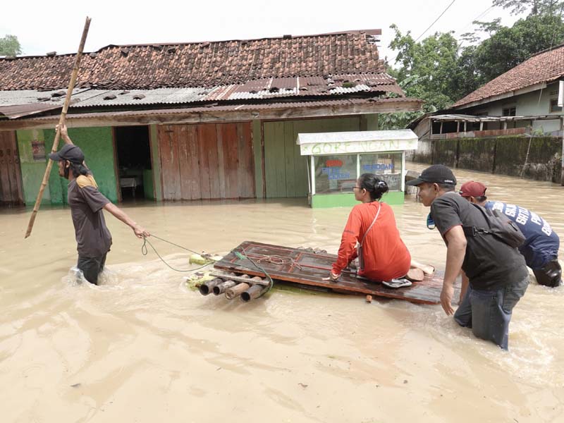 Sungai Serayu Meluap