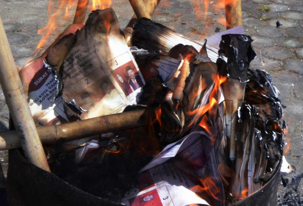 Pemusnahan Surat Suara Rusak di Lampung 