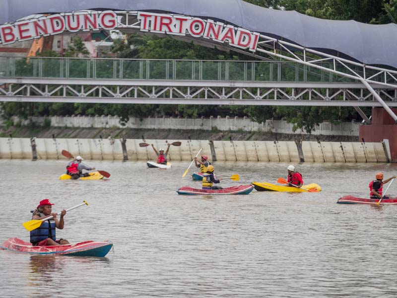 Berolahraga Kano DI Bendungan Tirtonadi