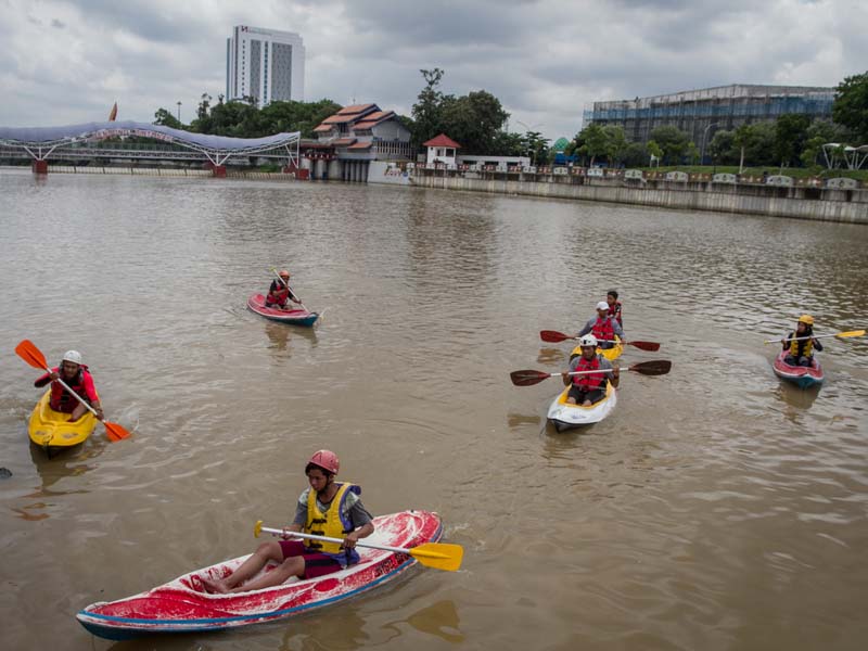 Berolahraga Kano DI Bendungan Tirtonadi