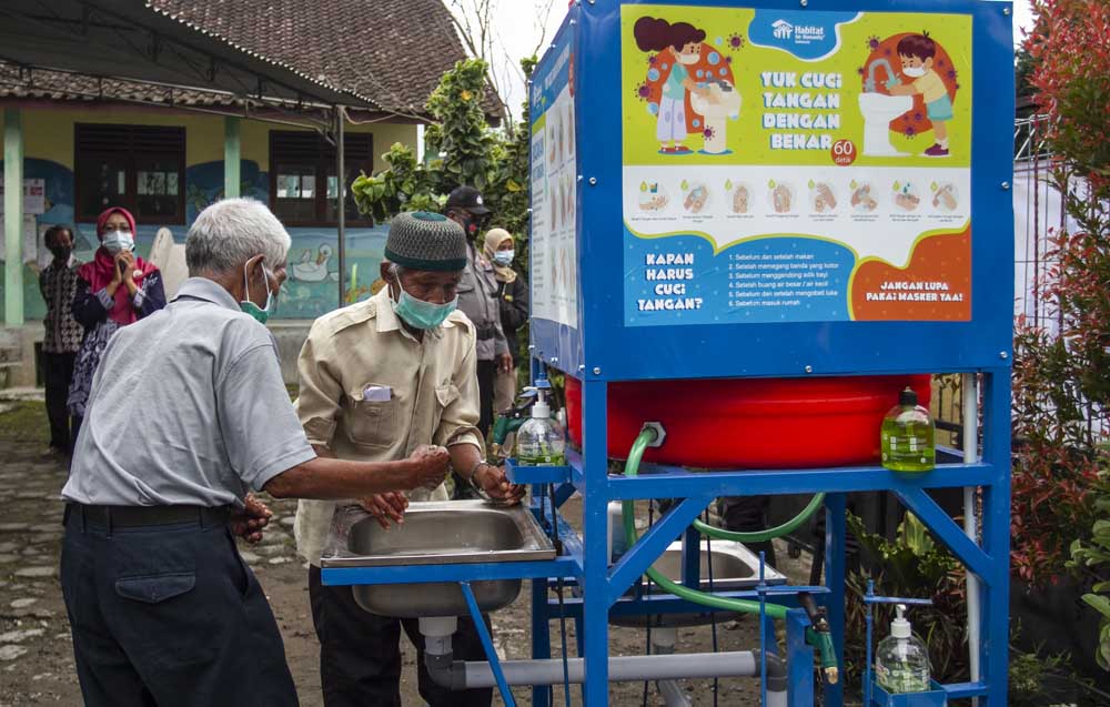 Pengungsi Gunung Merapi Nyoblos di Barak Pengungsian