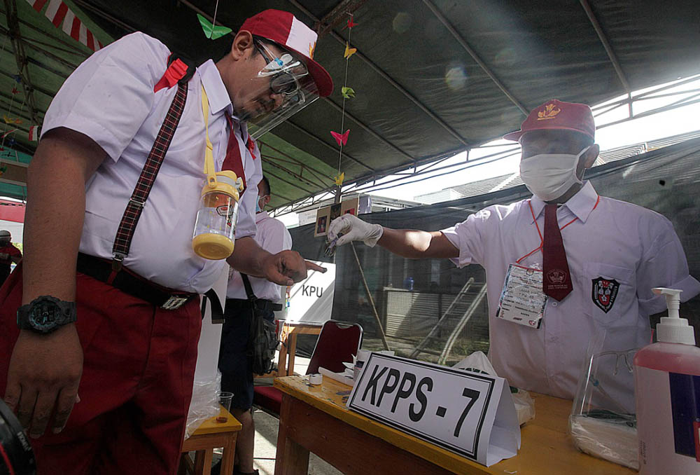 KPPS Berseragam Sekolah