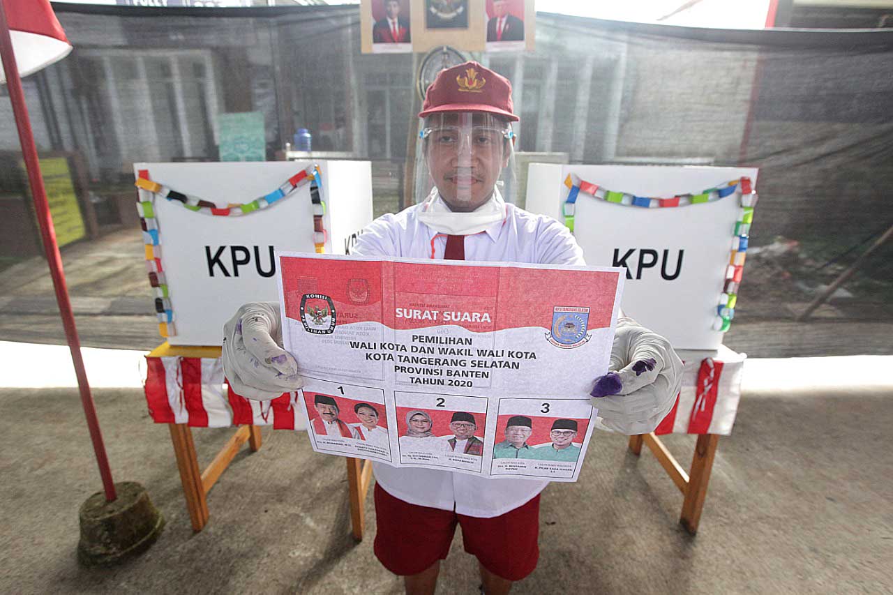 KPPS Berseragam Sekolah