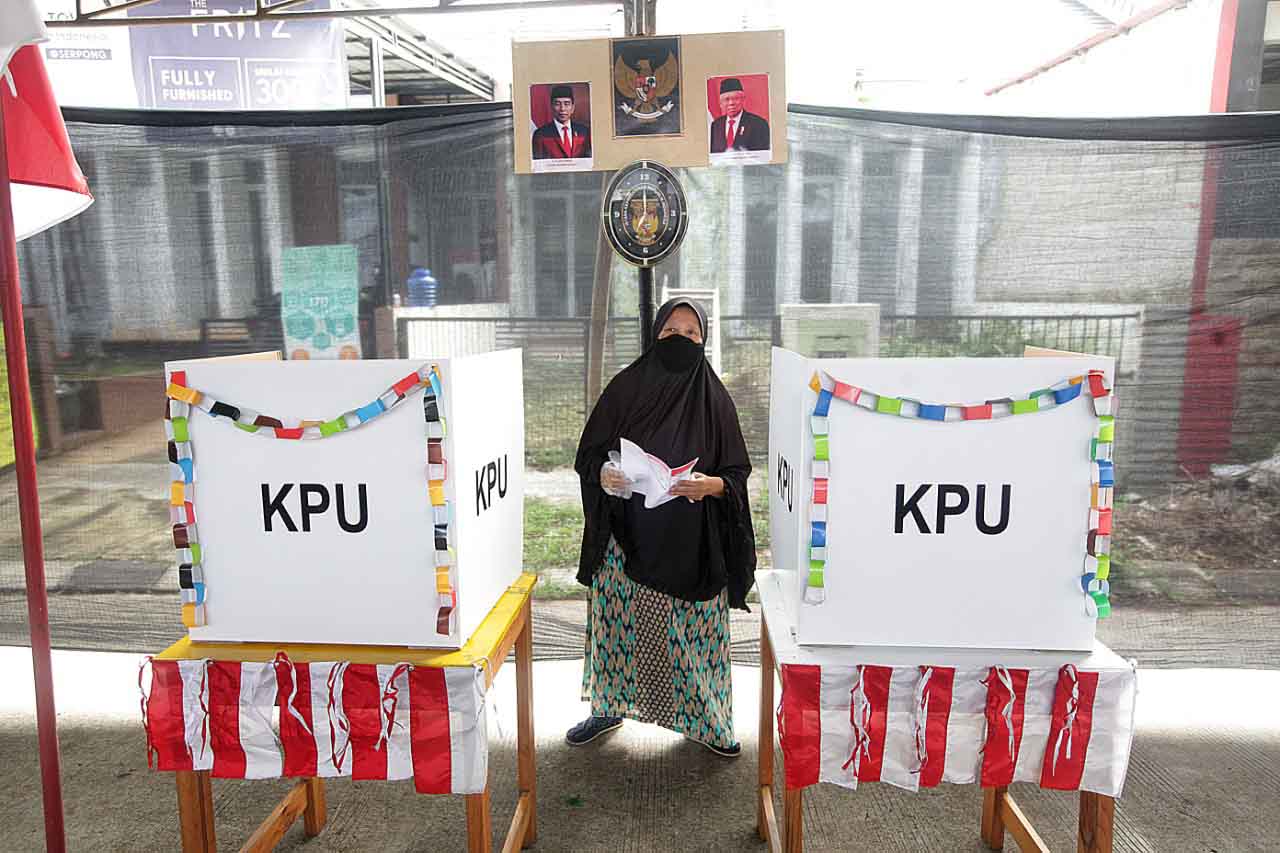 KPPS Berseragam Sekolah