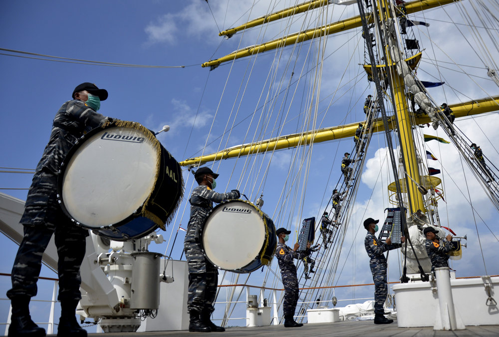 KRI Bima Suci Berlayar Menuju Maluku