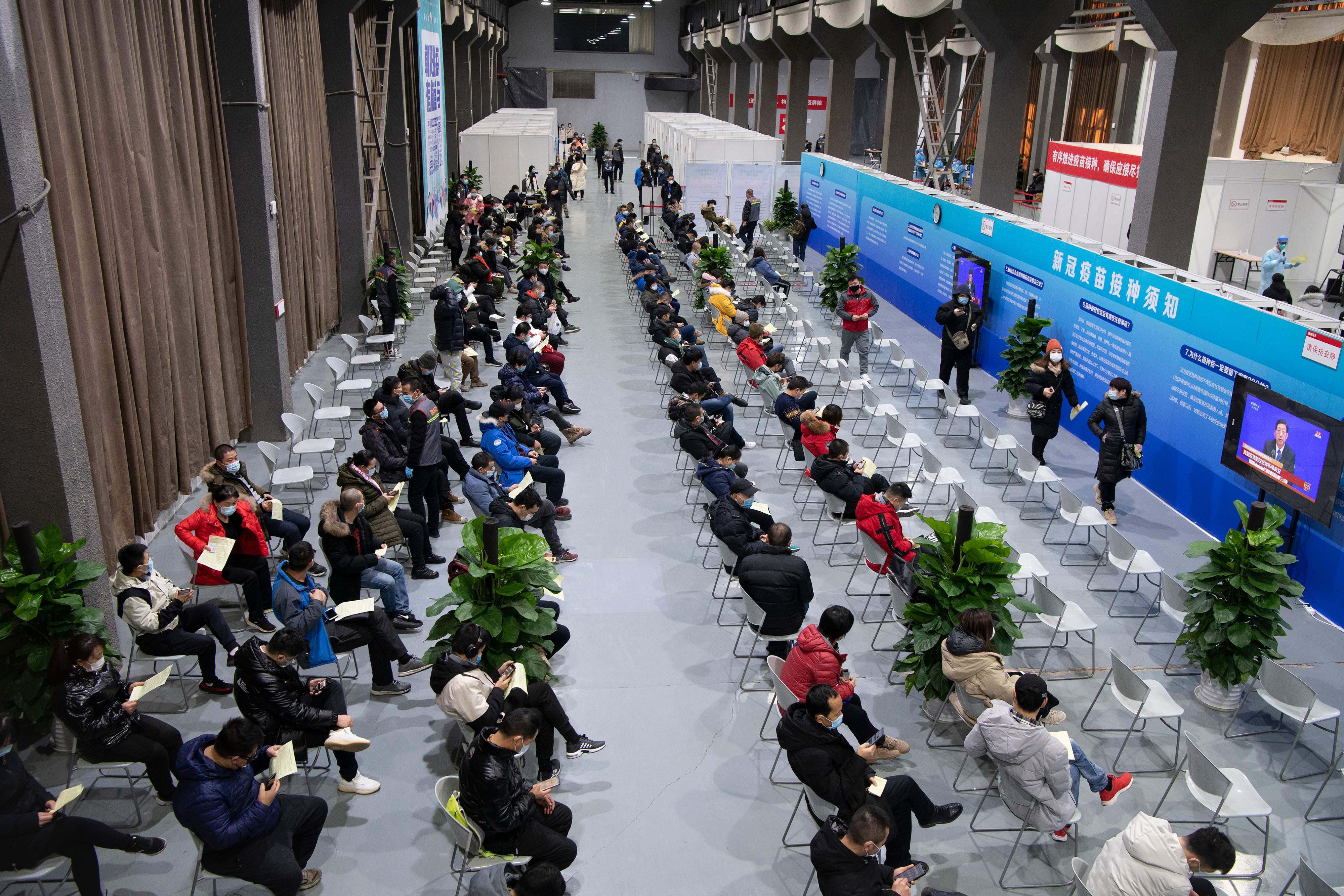 Ribuan Warga Beijing Antre Vaksin  Covid-19