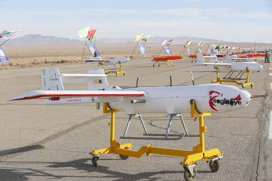 Iran Menguji Coba Drone dalam Latihan Militer
