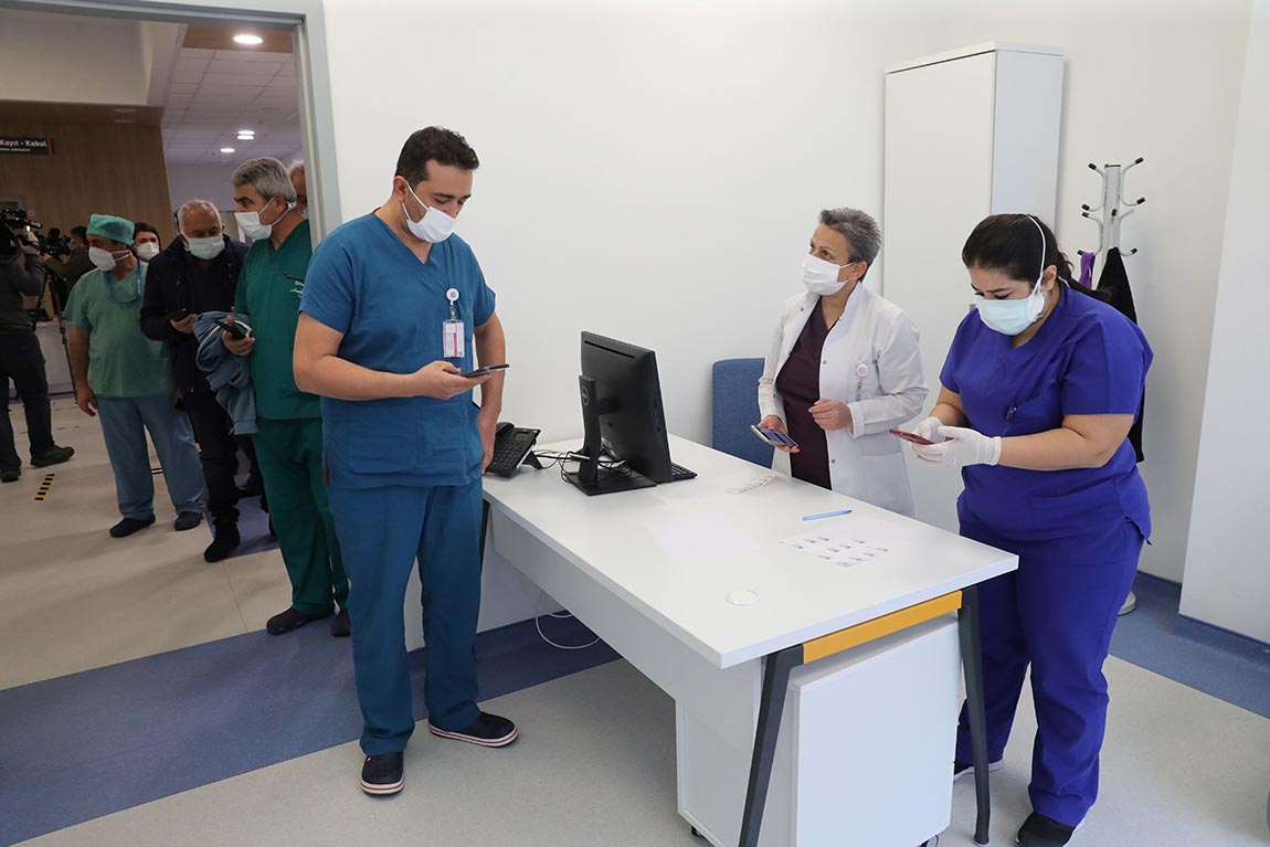 Presiden Turki Erdogan disuntik Vaksin Covid-19