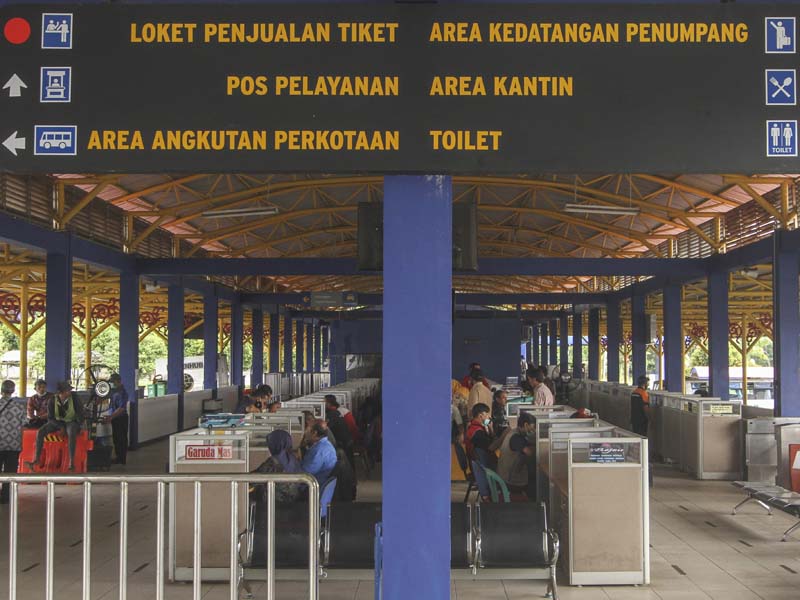 Penurunan Penumpang Bus Akap