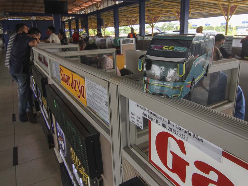 Penurunan Penumpang Bus Akap