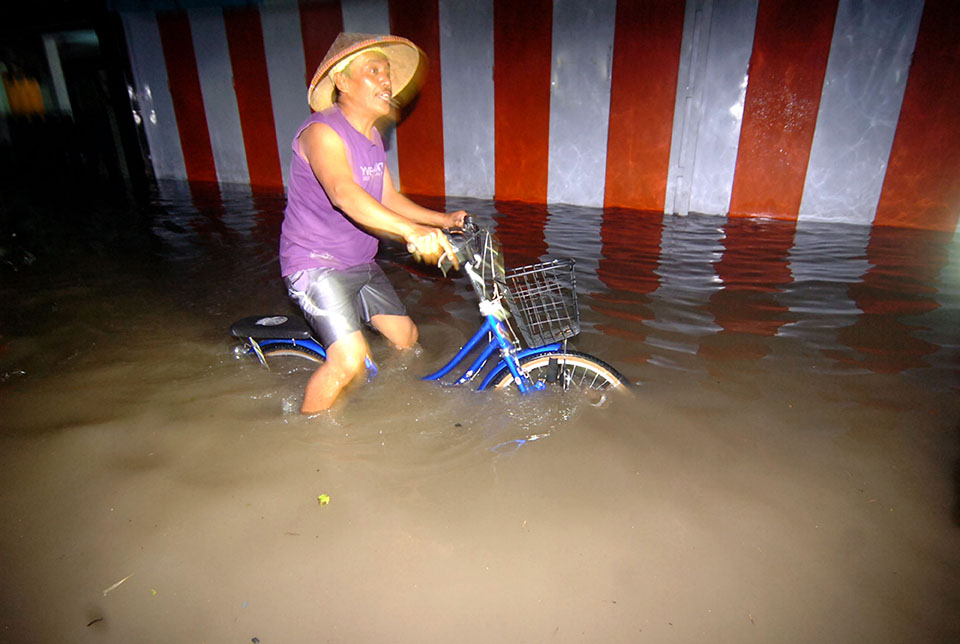 Banjir Luapan Sungai Banjaran di Tegal