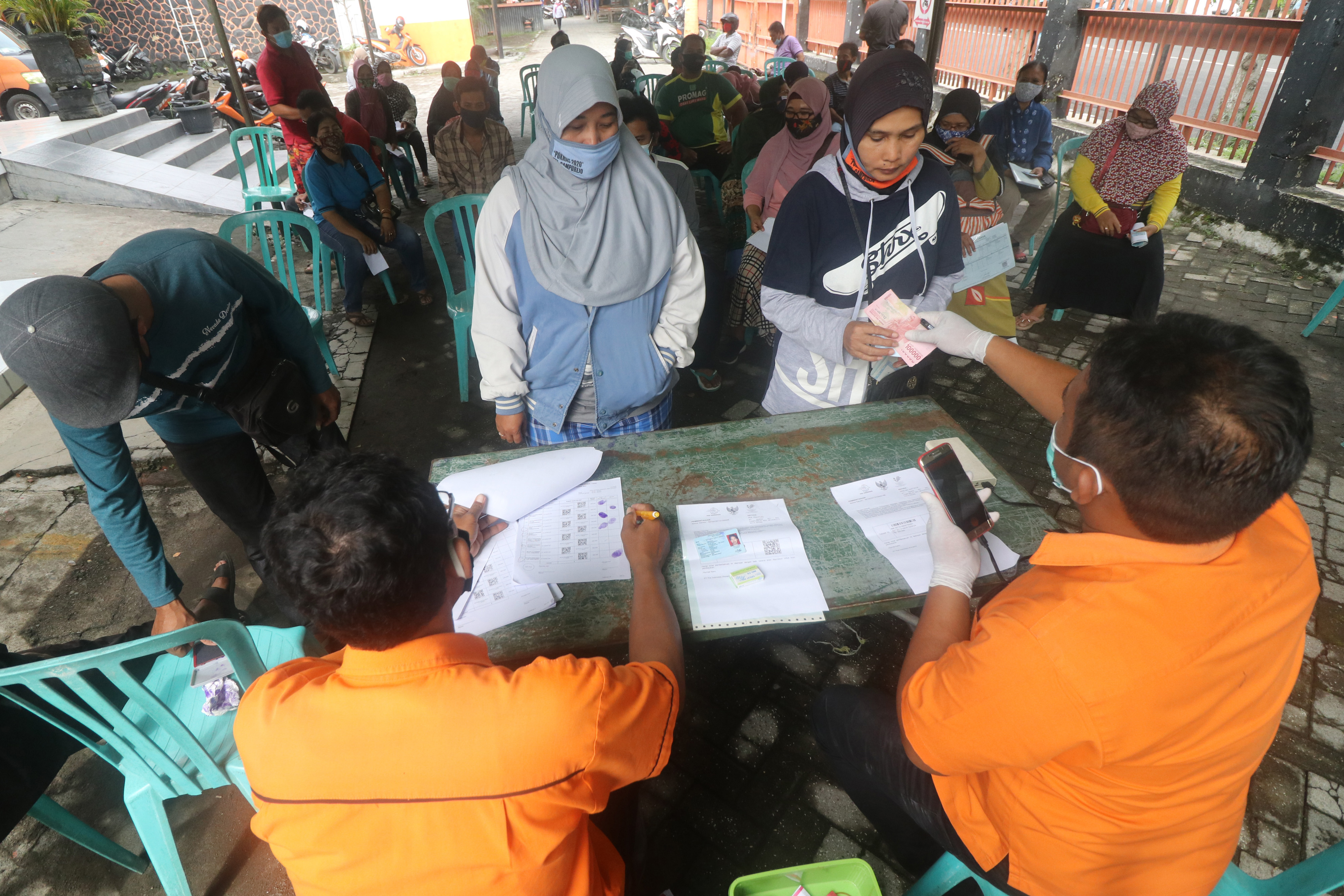 Pencairan BST di Kediri