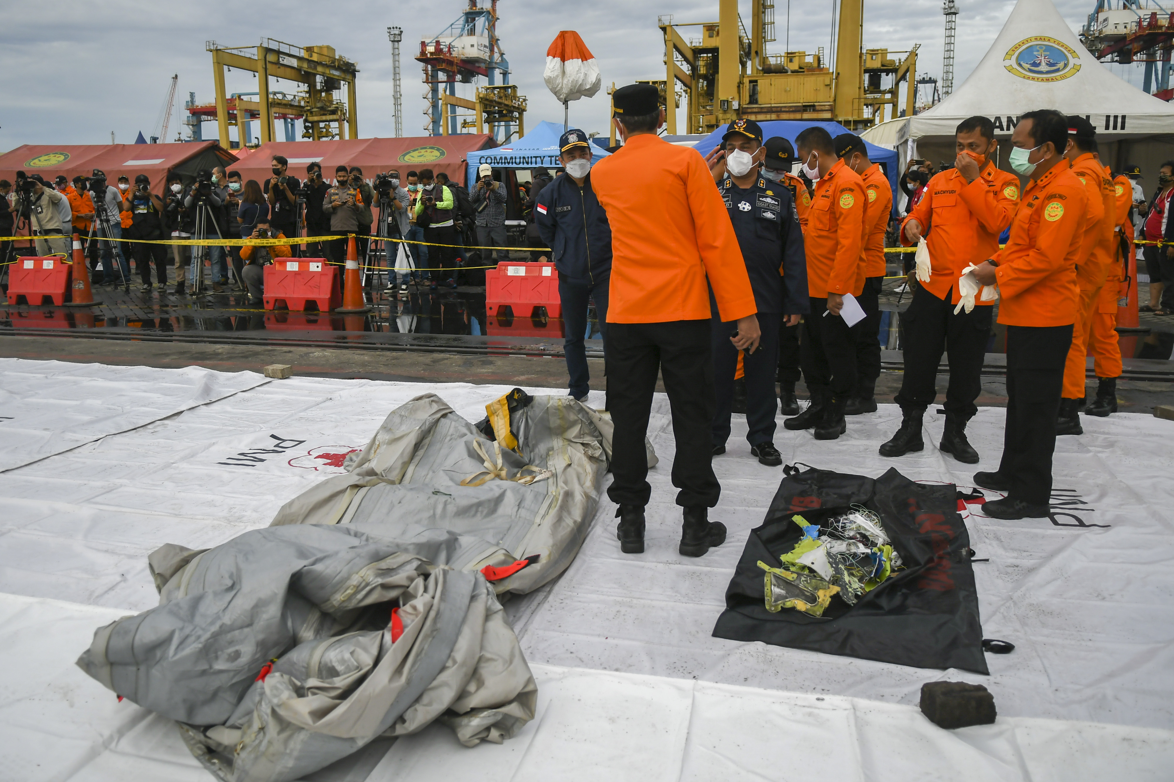 Serpihan Pesawat Sriwijaya Air SJ 182