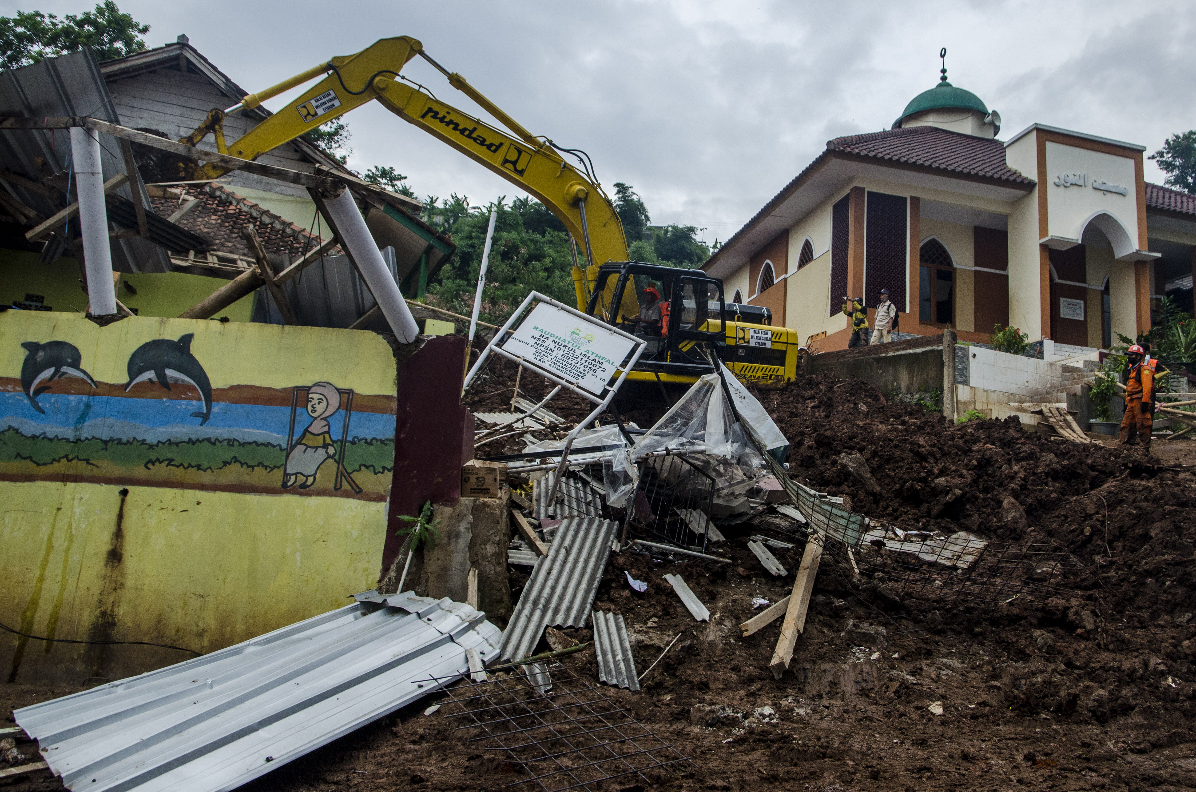 Antisipasi Longsor Susulan di Sumedang