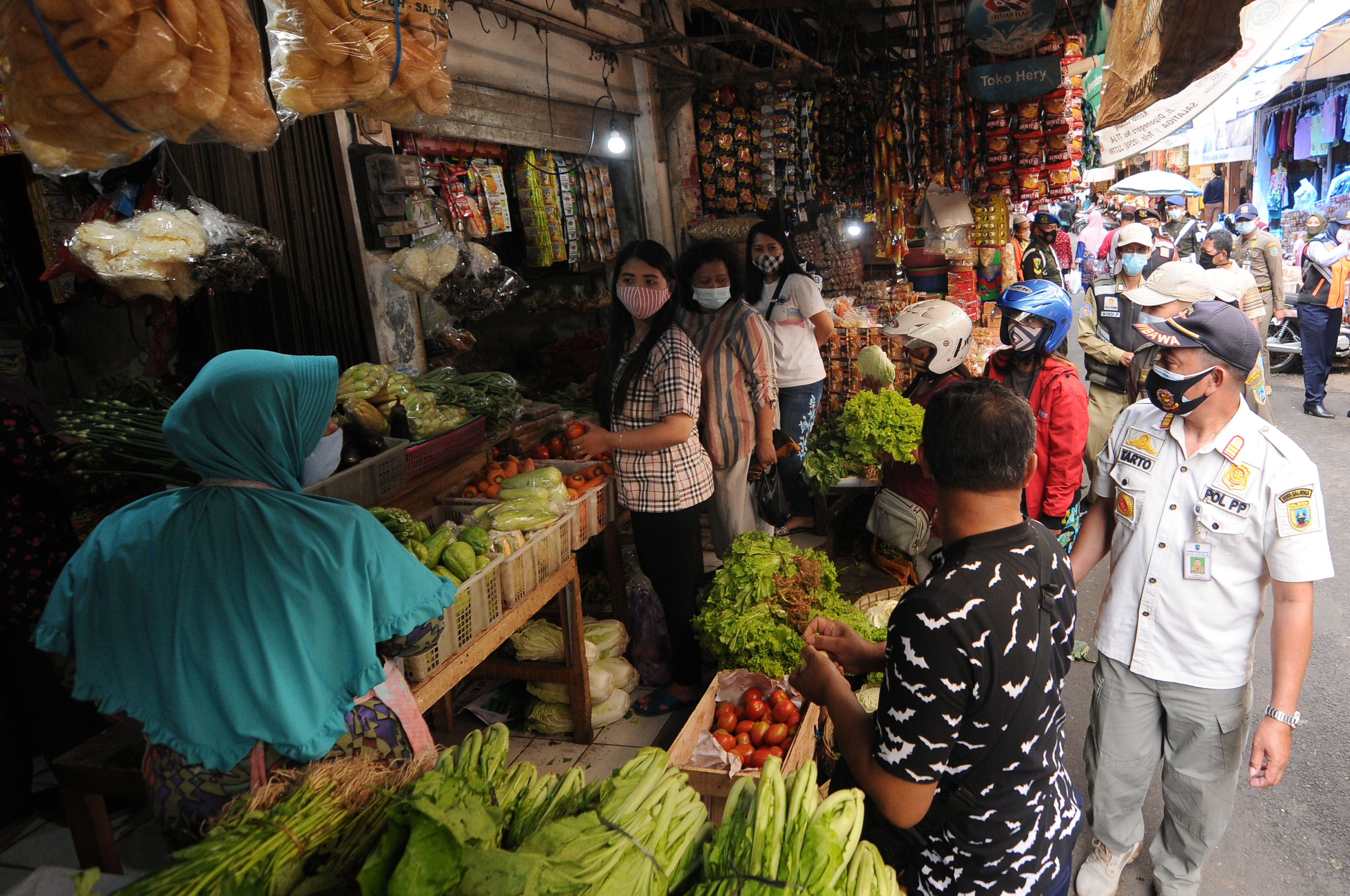 Operasi Yustisi di Pasar Raya Salatiga