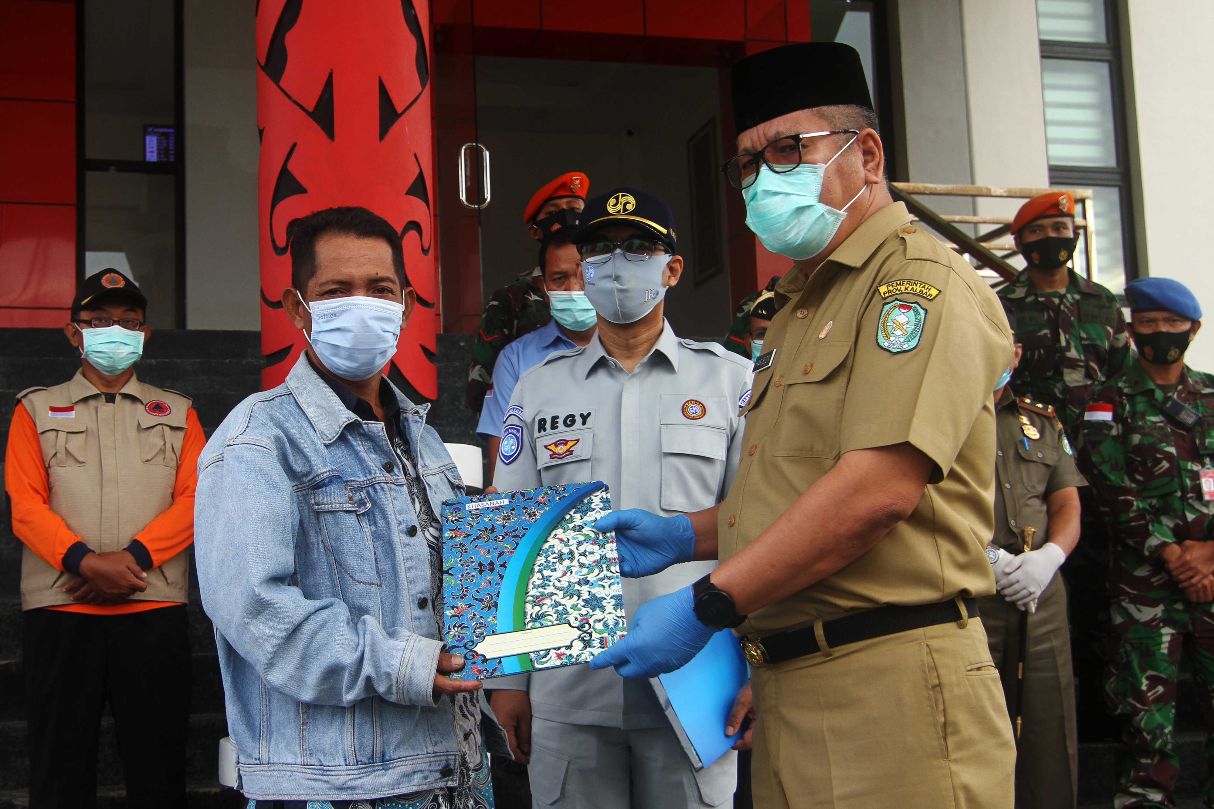 Penyerahan Jenazah Korban Kecelakaan Pesawat Sriwijaya Air