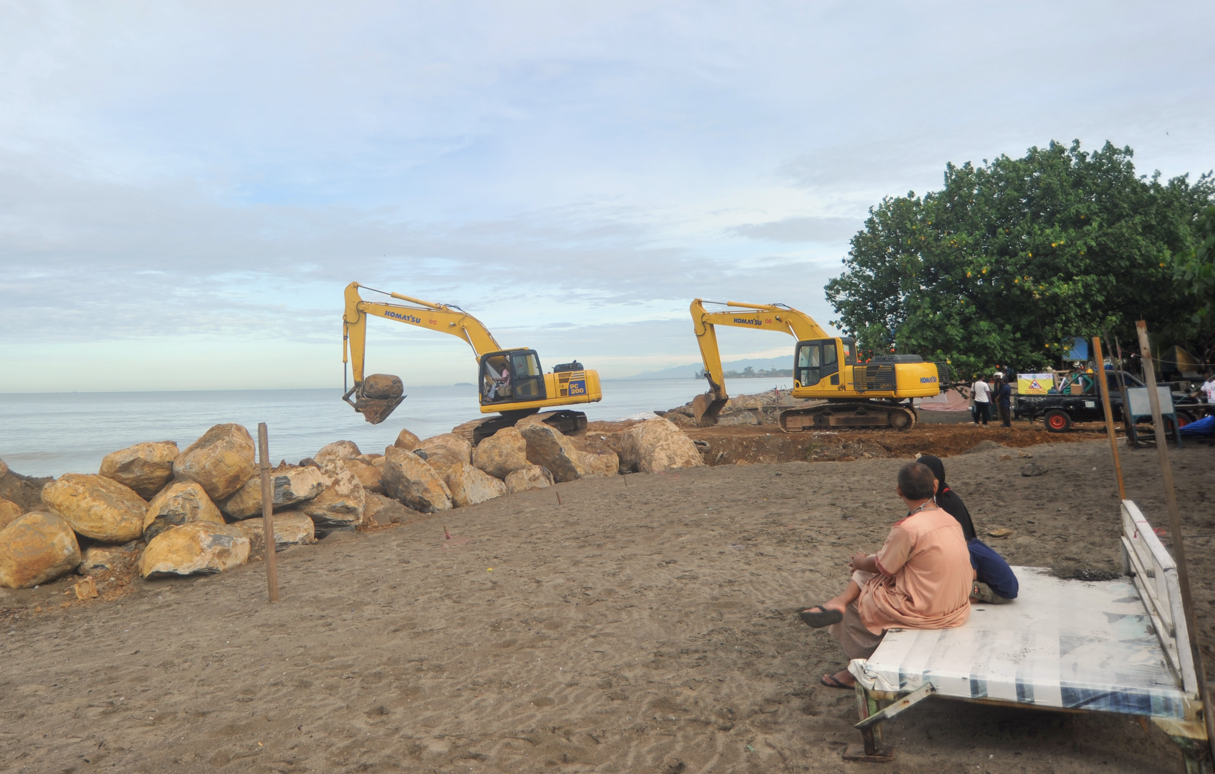 Penanganan Abrasi Pantai Padang