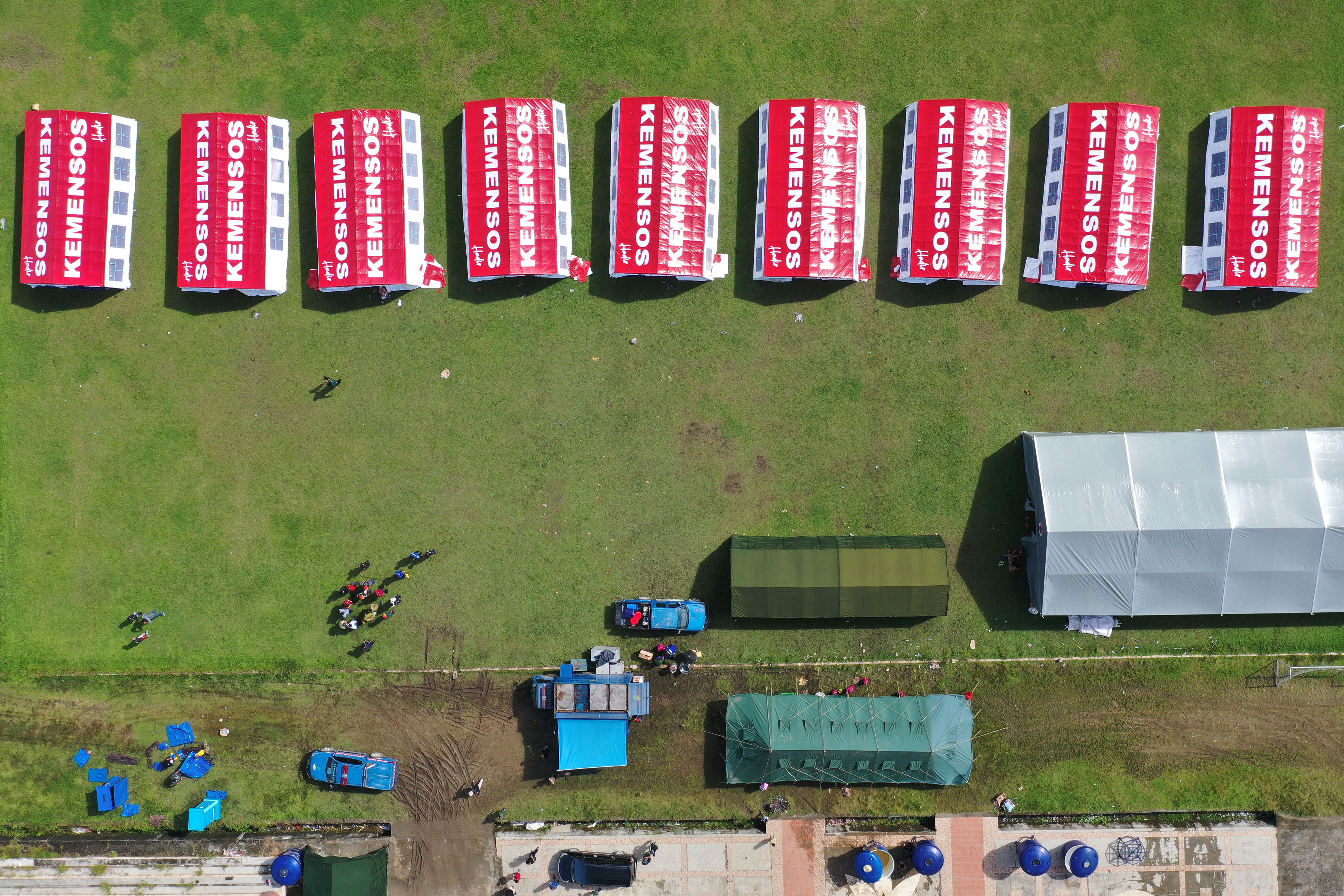 Tenda Covid-19 untuk Pengungsi Gempa